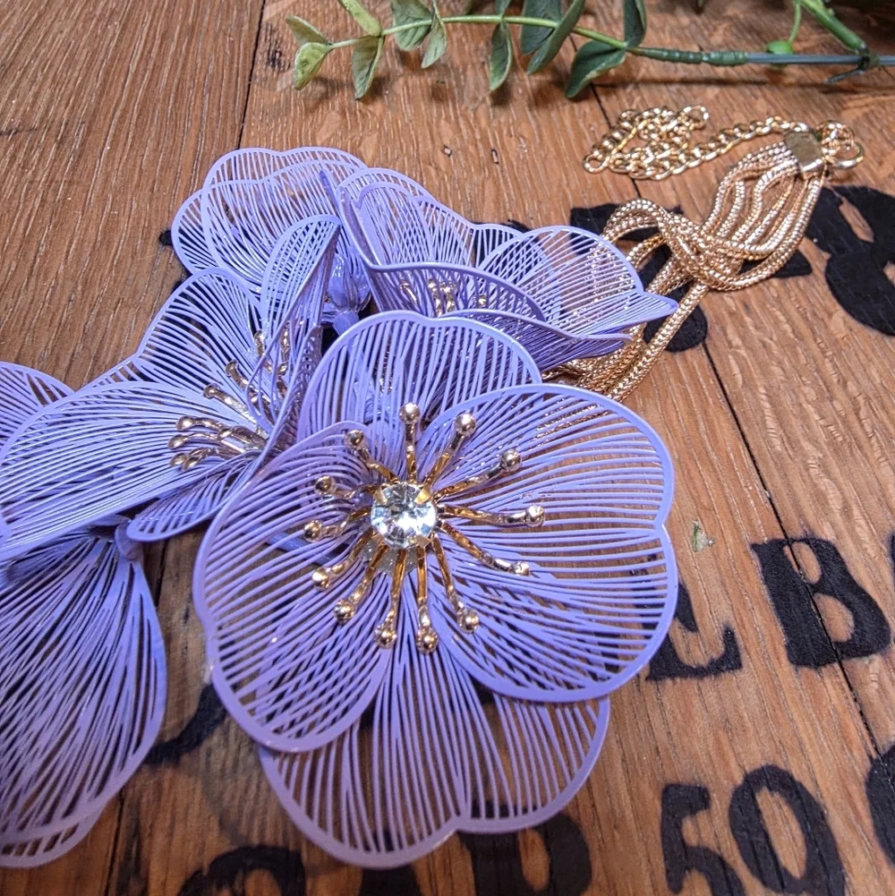 New ZARA Cascading Purple Flowers Floral Statement Necklace Trending | NWOT - Picture 4 of 13